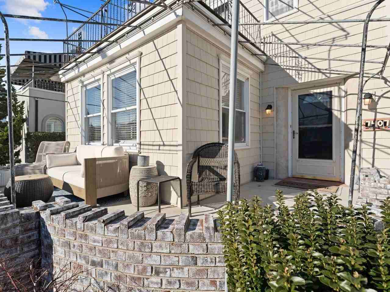 7407 Ventnor Ave - Photo 3 of 45