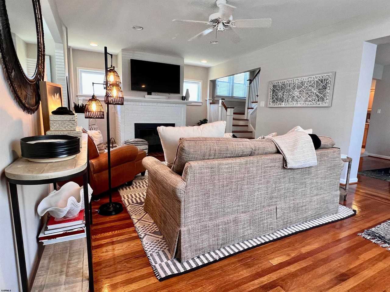 7407 Ventnor Ave - Photo 5 of 45