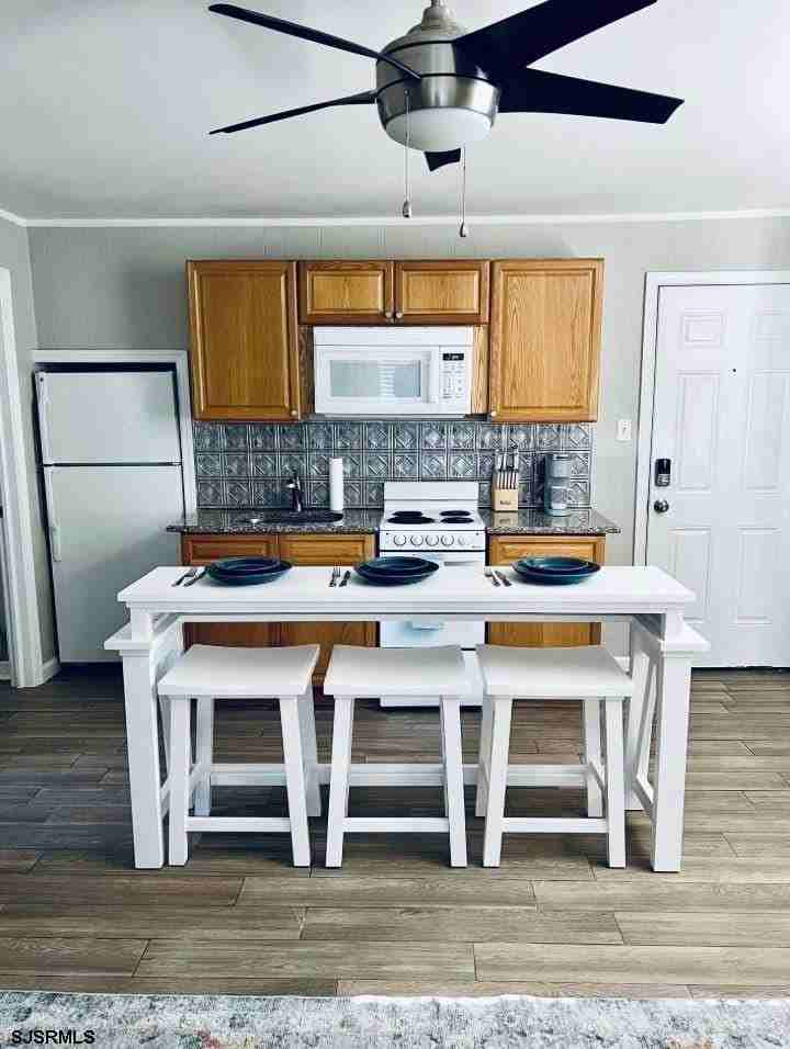 512 W Brigantine Ave - Photo 5 of 14
