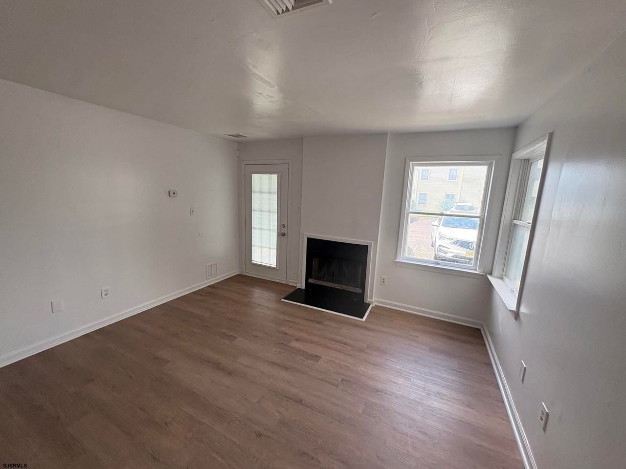 700 N Franklin Blvd - Photo 2 of 9