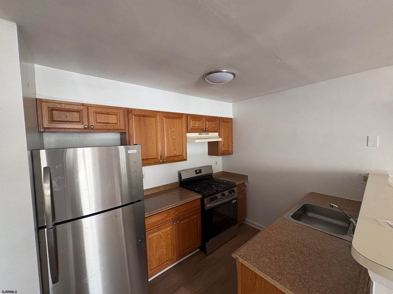 700 N Franklin Blvd - Photo 3 of 9