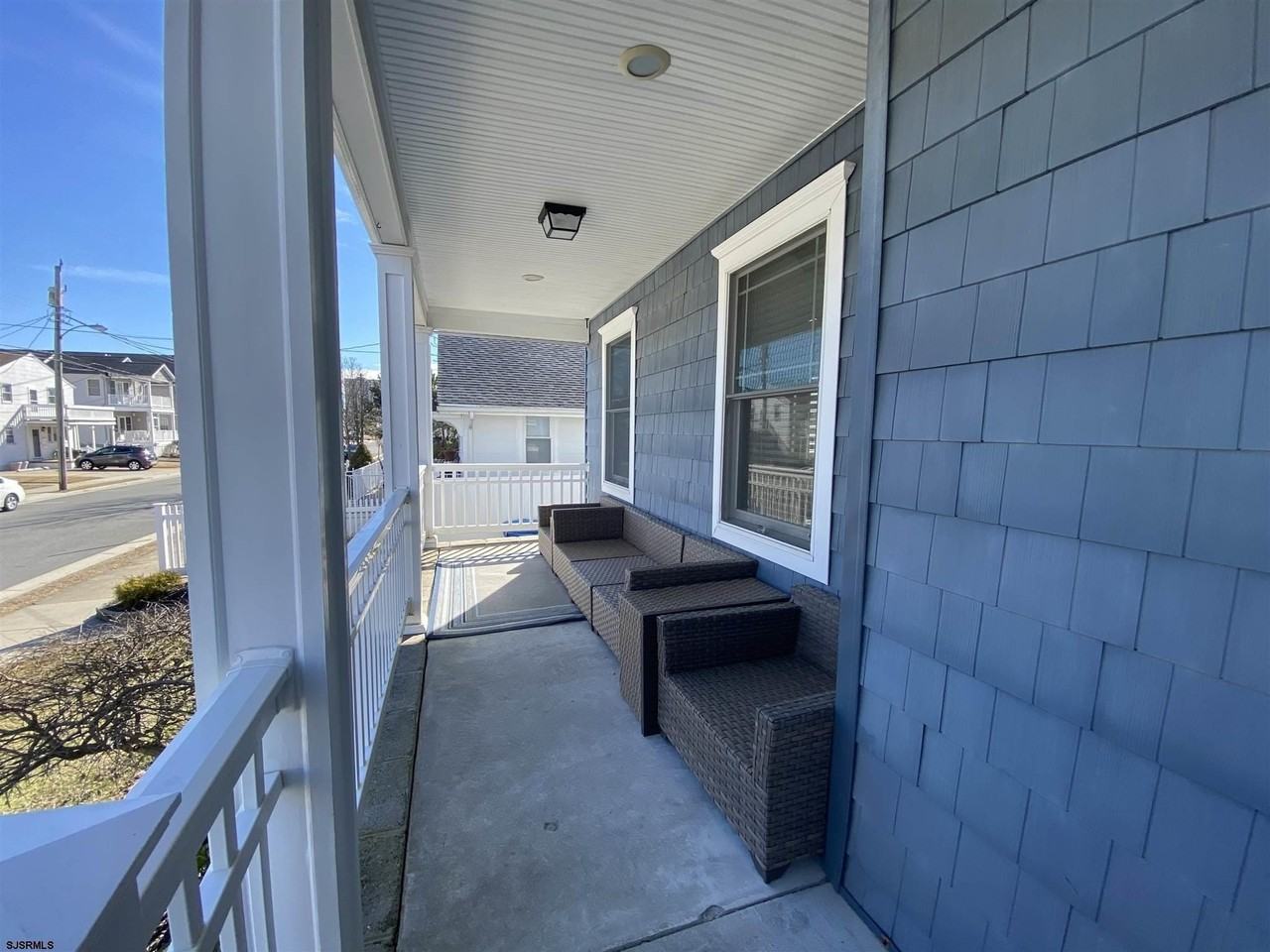 122 N Monroe Ave - Photo 3 of 21