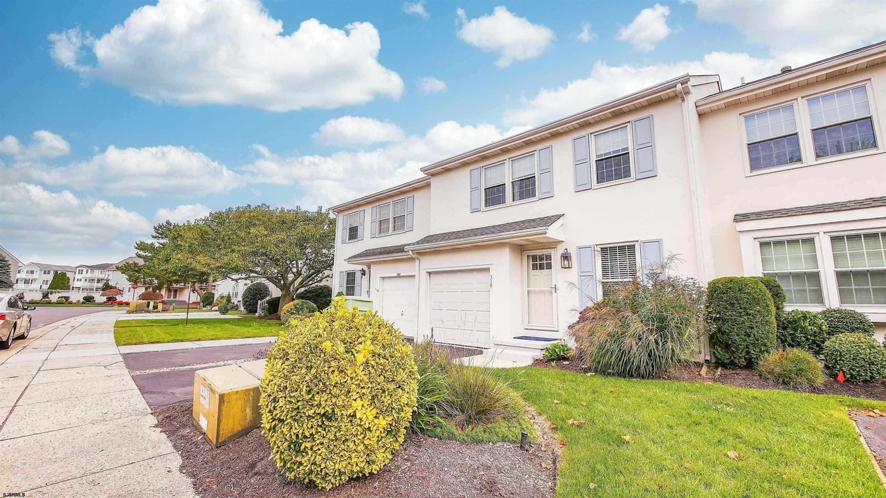 310 Seashell Ln