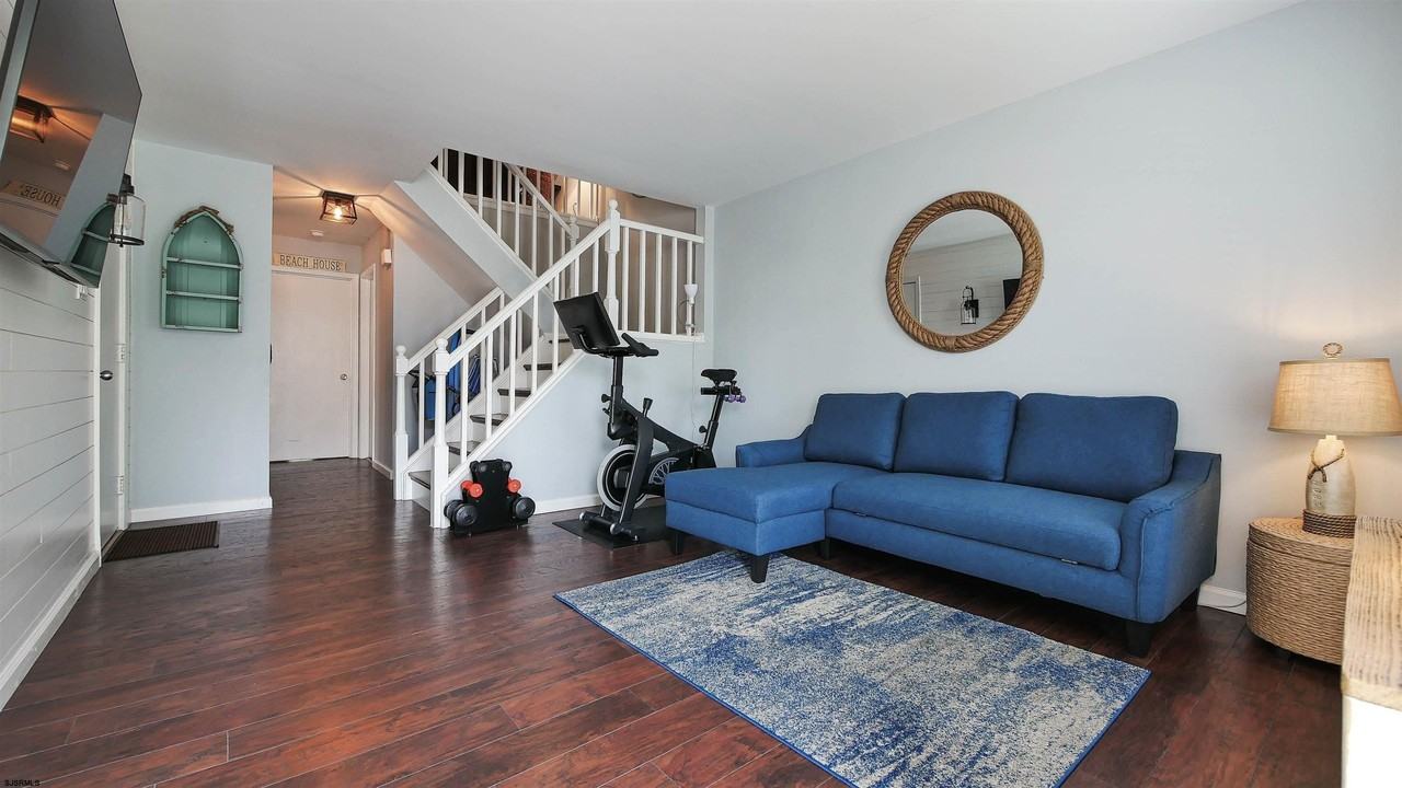 310 Seashell Ln - Photo 3 of 16