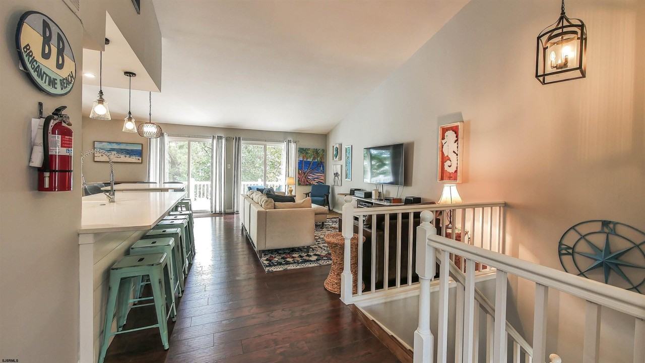 310 Seashell Ln - Photo 4 of 16