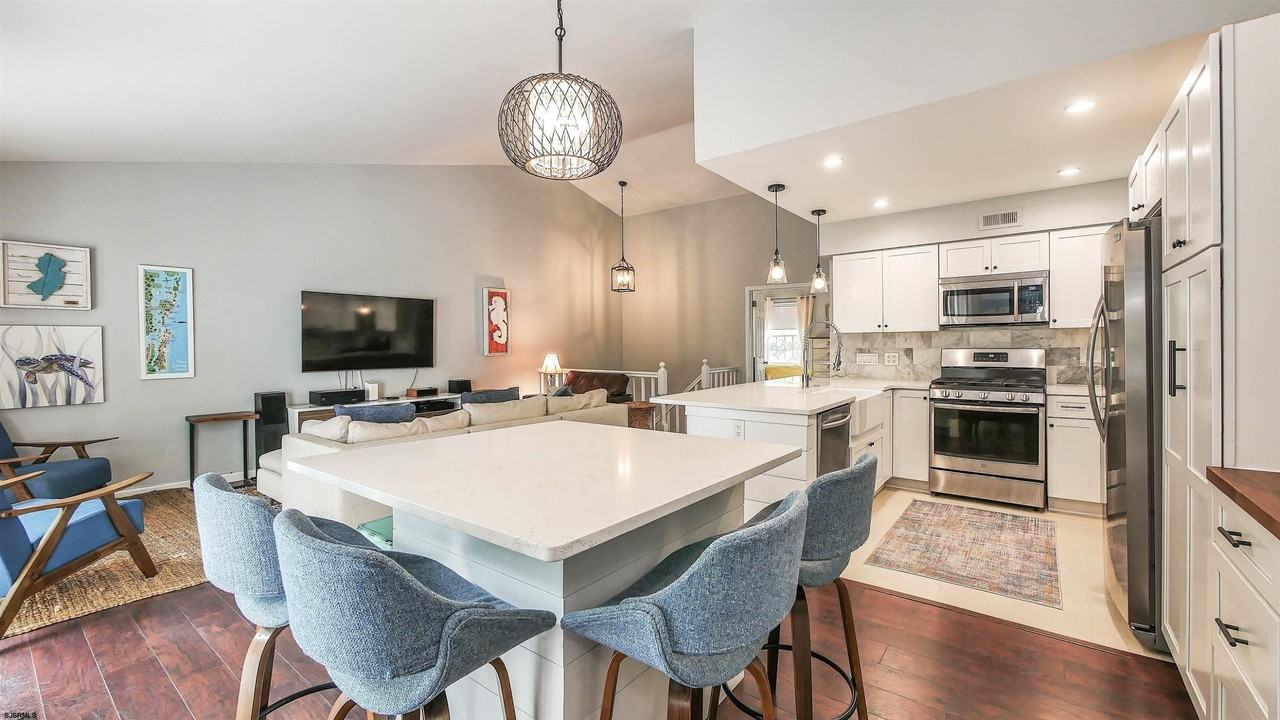 310 Seashell Ln - Photo 7 of 16