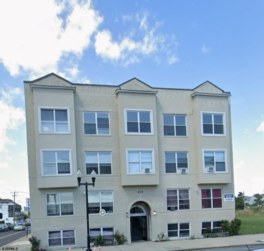 212 Atlantic Ave - Photo 2 of 31