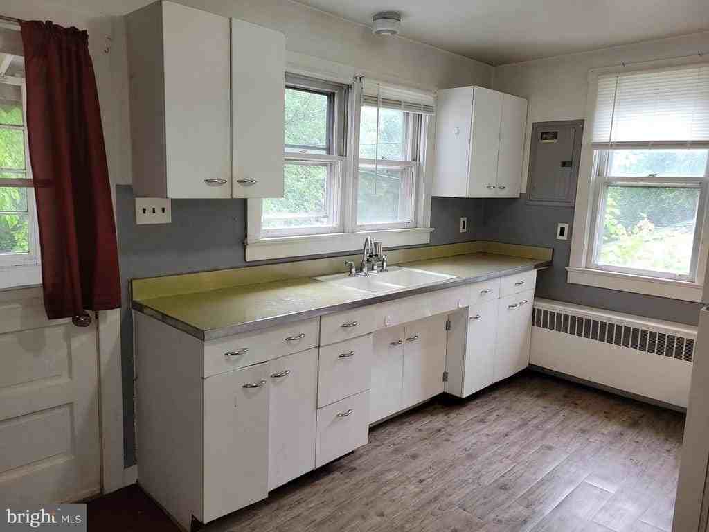 301 Buffalo Ave - Photo 2 of 11