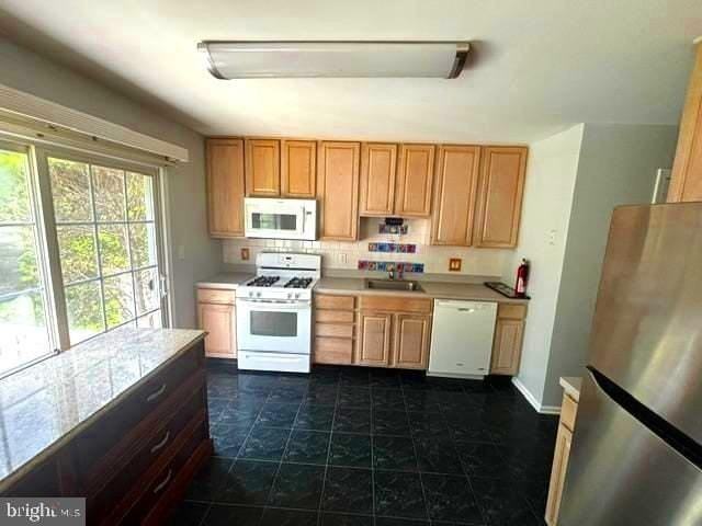 1504 Coventry Way - Photo 5 of 23
