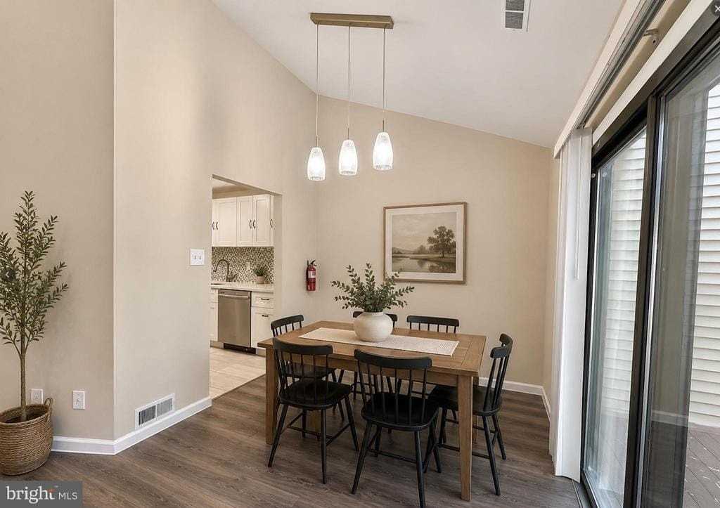 505B Cypress Point Cir - Photo 3 of 14