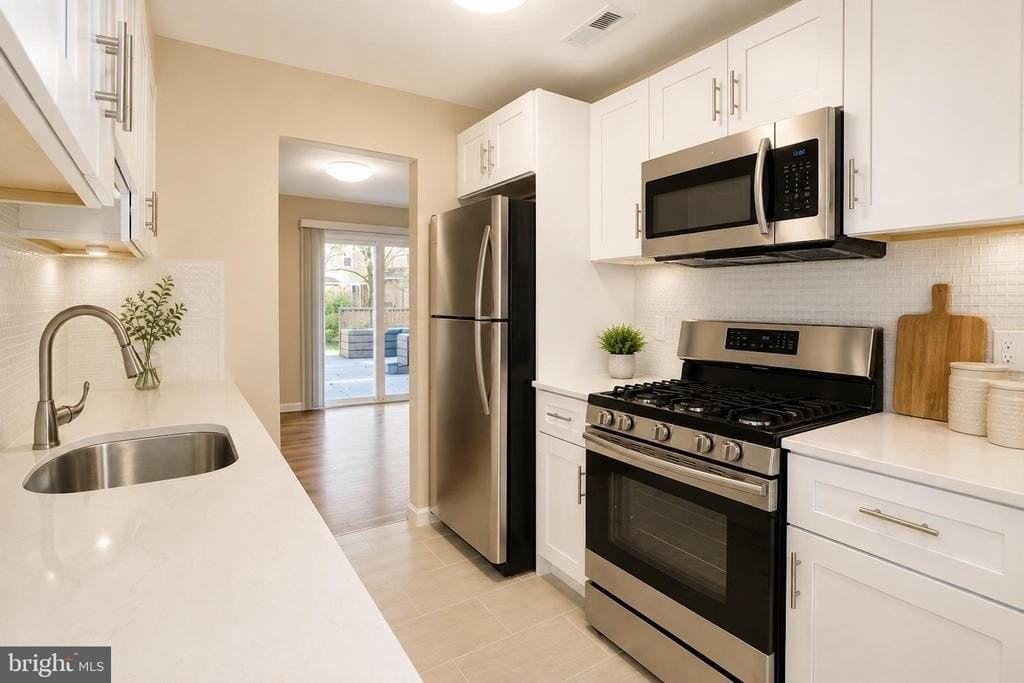 2704 Elberta Ln - Photo 4 of 14