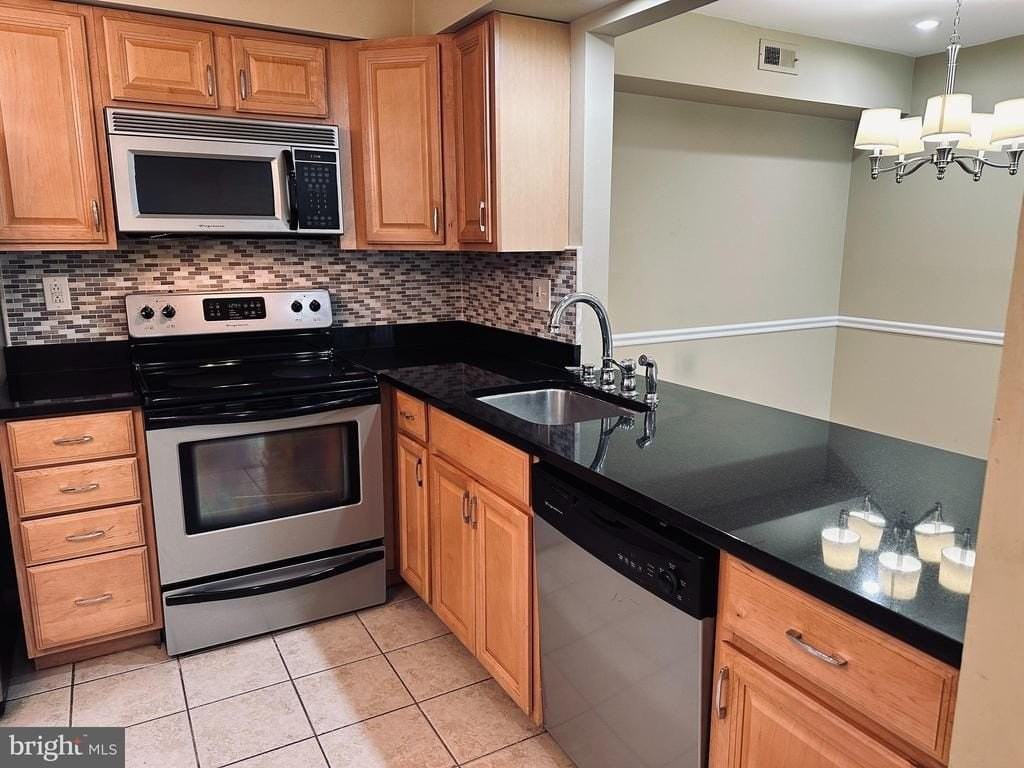 328A Delancey Pl - Photo 5 of 16