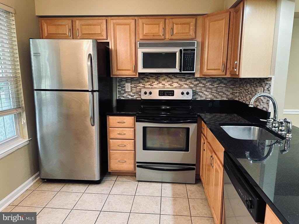 328A Delancey Pl - Photo 6 of 16