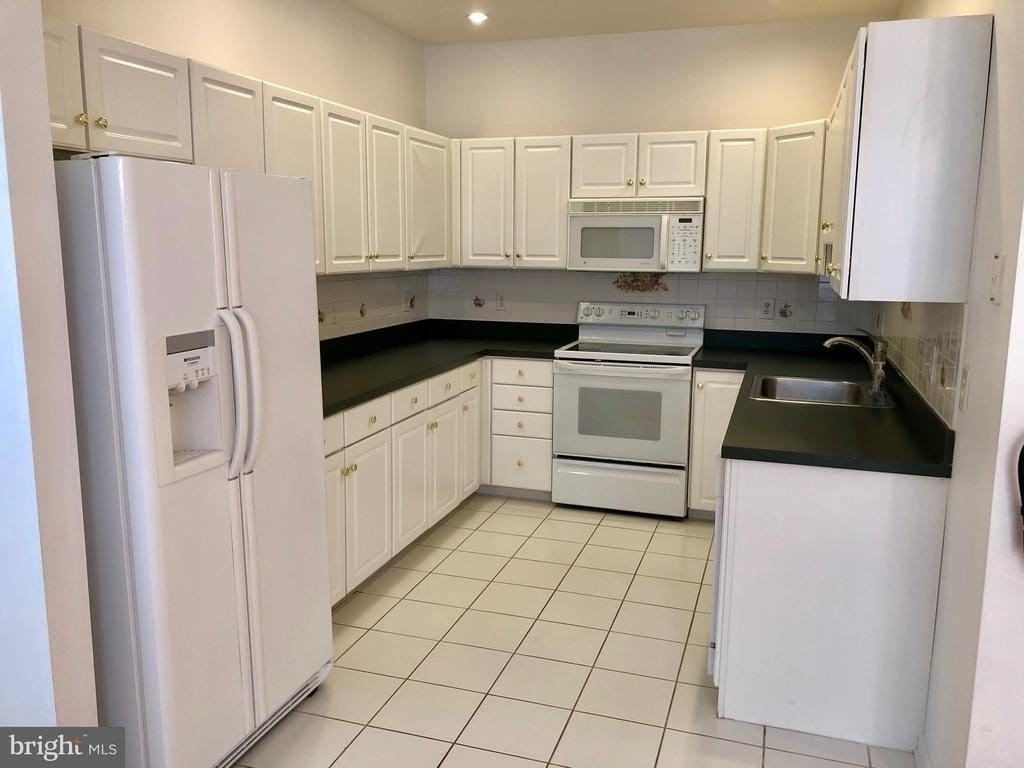 1081 Chanticleer - Photo 4 of 18