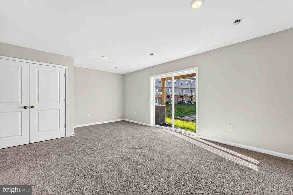 Essex Dr - Photo 4 of 25