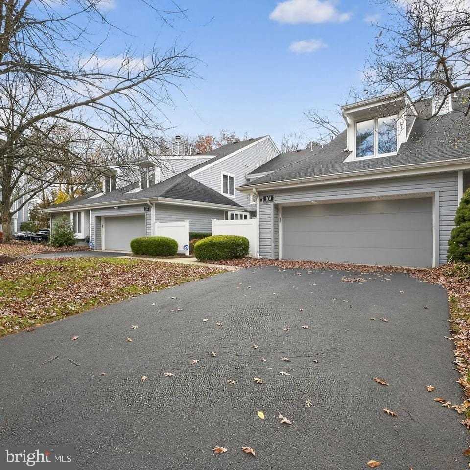 203 Sunshine Lakes Dr - Photo 2 of 17