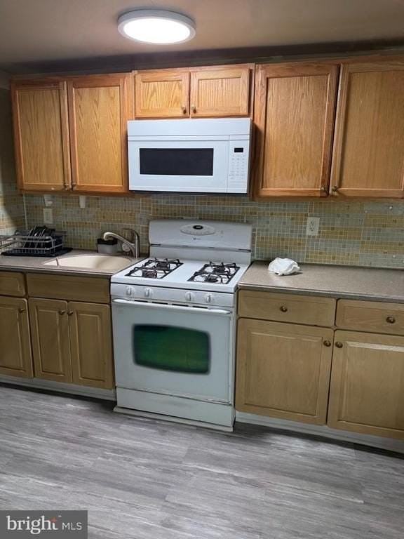 607 2nd Ave - Photo 4 of 13
