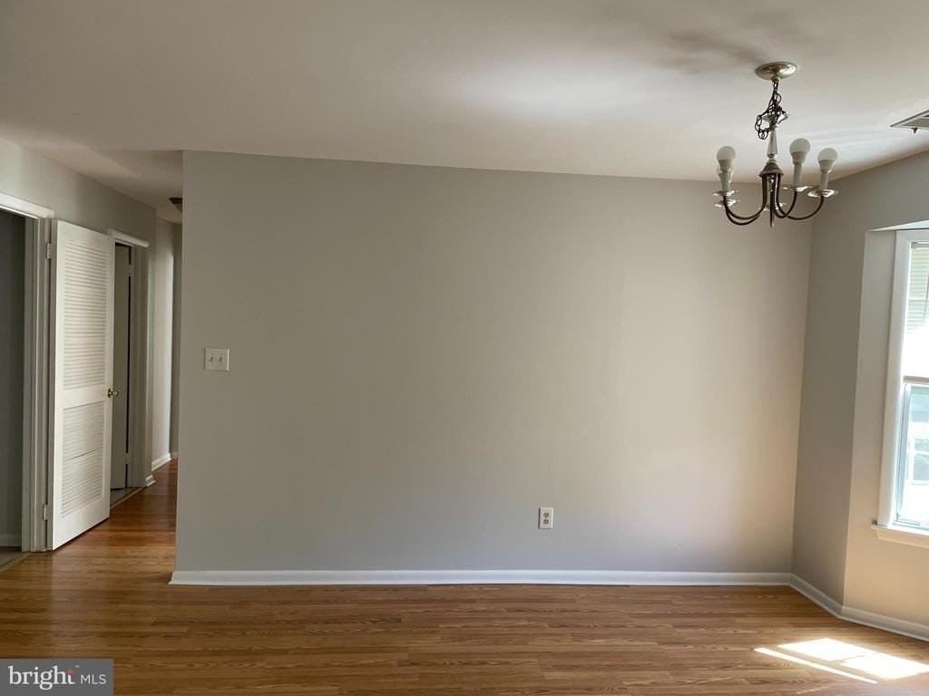 205 Salem Ct - Photo 3 of 14