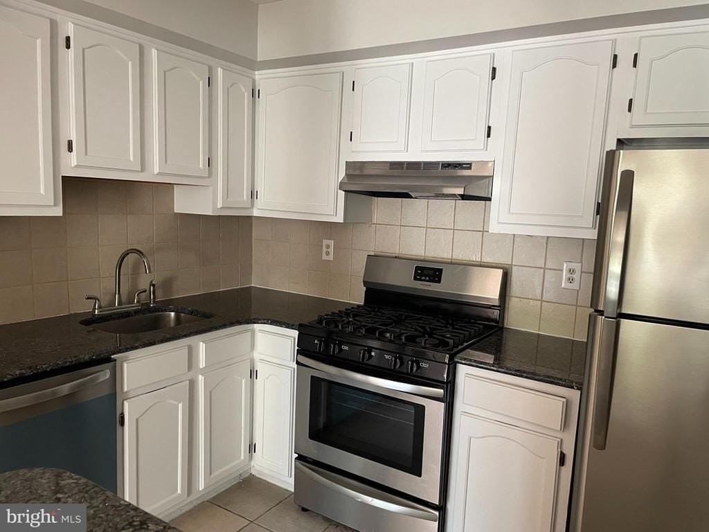 205 Salem Ct - Photo 4 of 14