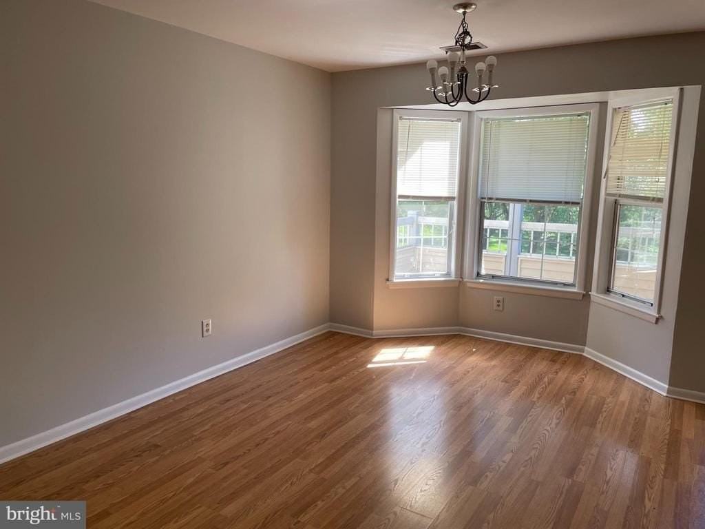 205 Salem Ct - Photo 7 of 14