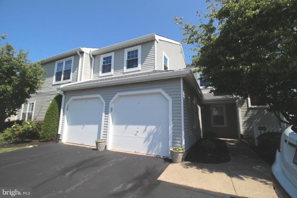 681A Rose Hollow Dr - Photo 2 of 28