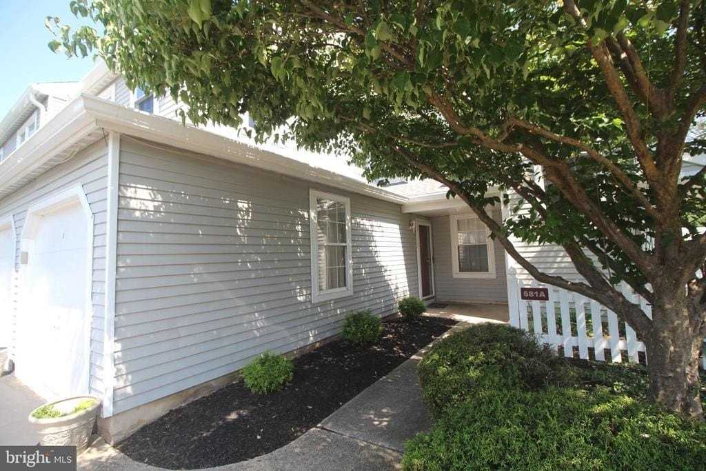 681A Rose Hollow Dr - Photo 3 of 28