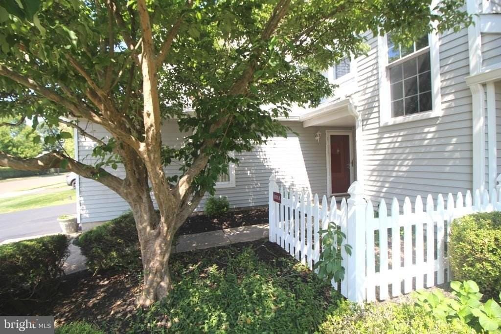 681A Rose Hollow Dr - Photo 4 of 28
