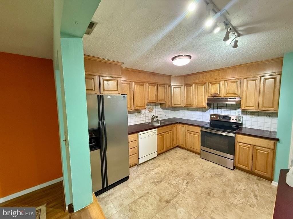 30 Hopkinson Ct - Photo 7 of 22