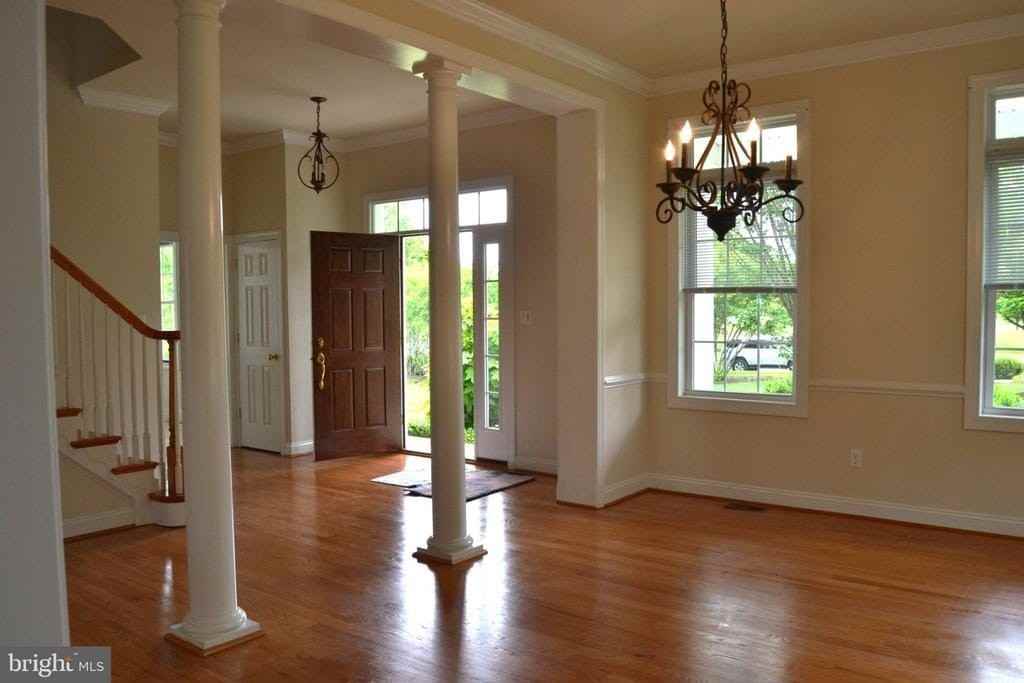 806 Wren Ln - Photo 3 of 33
