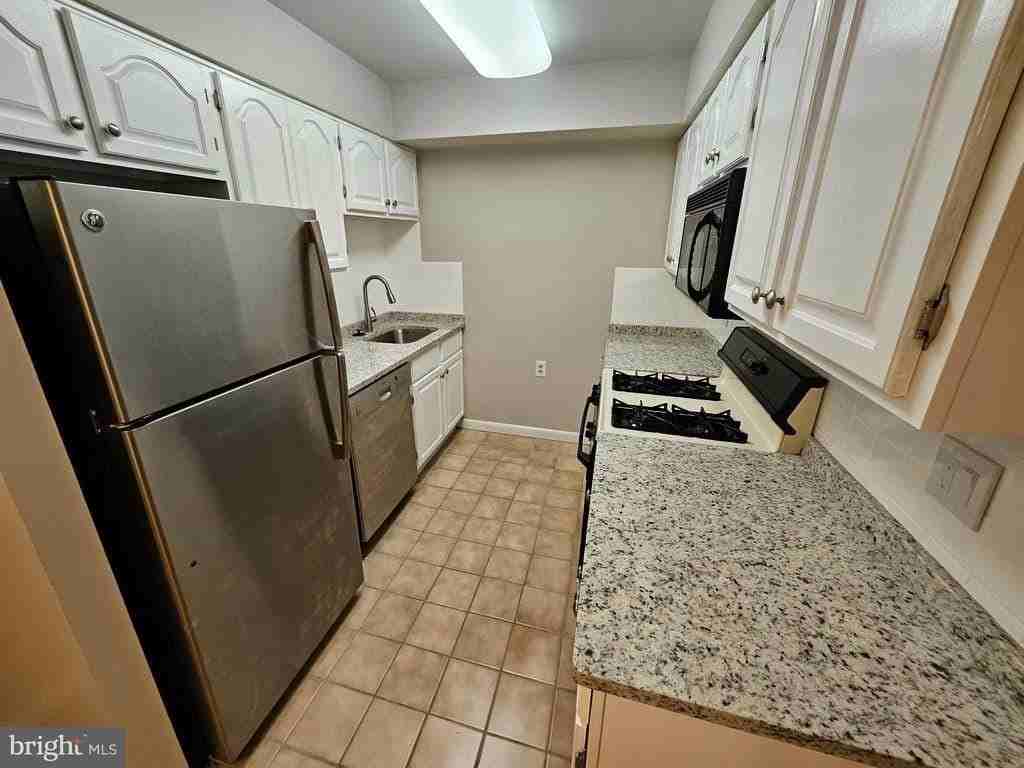200 N Wayne Ave - Photo 5 of 26