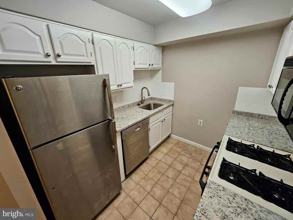 200 N Wayne Ave - Photo 6 of 26