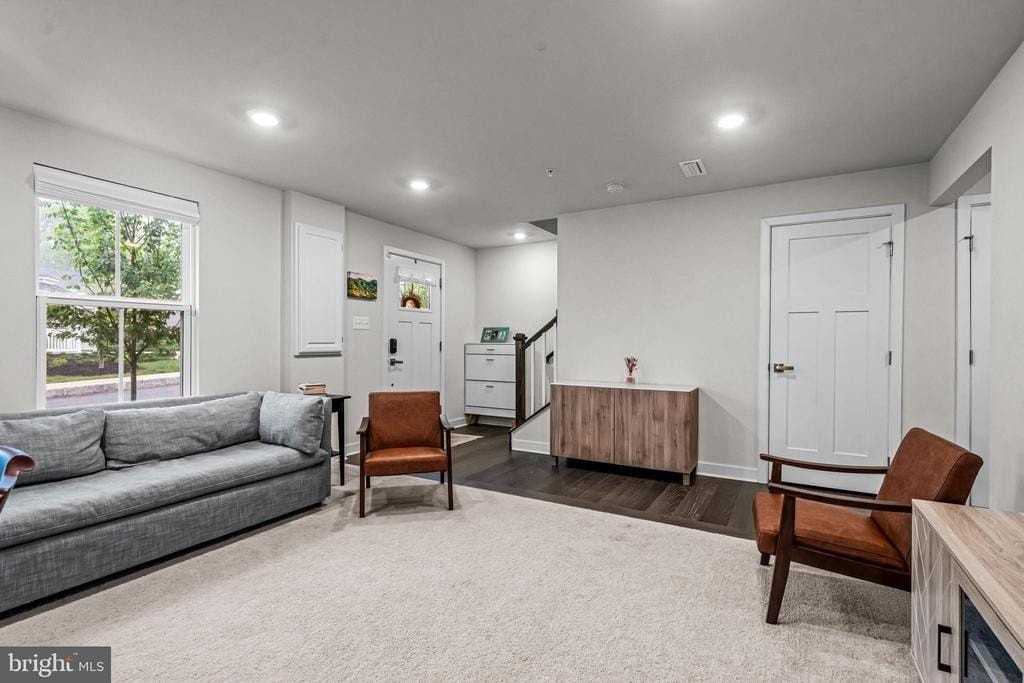 117 Kenneth Ln - Photo 6 of 45