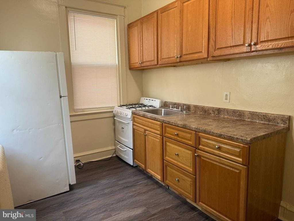 244 S Fairview Ave - Photo 6 of 7