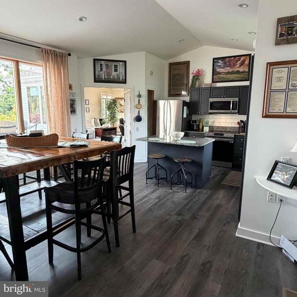376 Cooper Dr - Photo 3 of 17