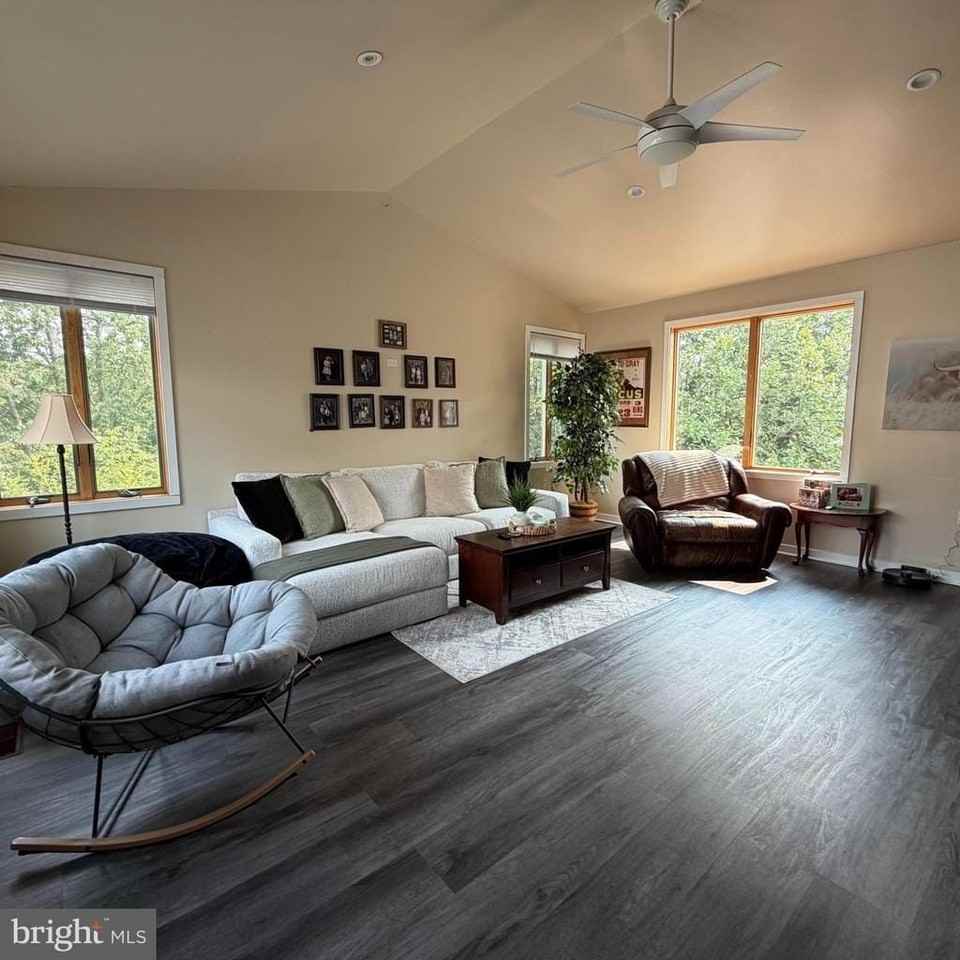 376 Cooper Dr - Photo 5 of 17