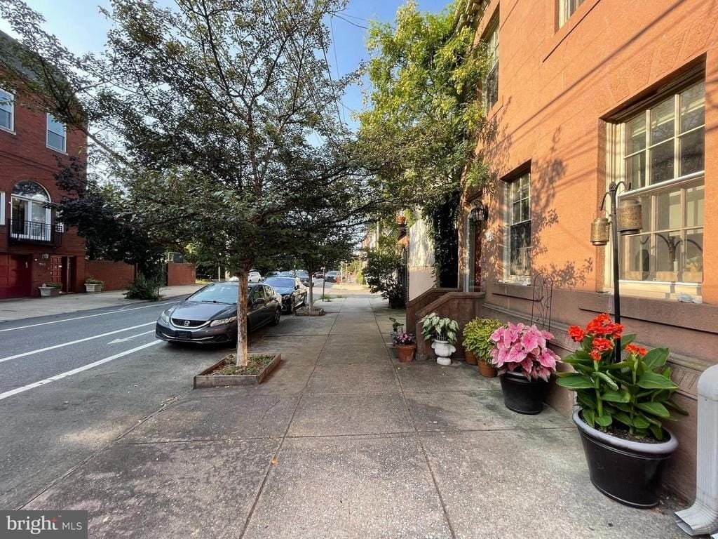 790 S Front St - Photo 2 of 7