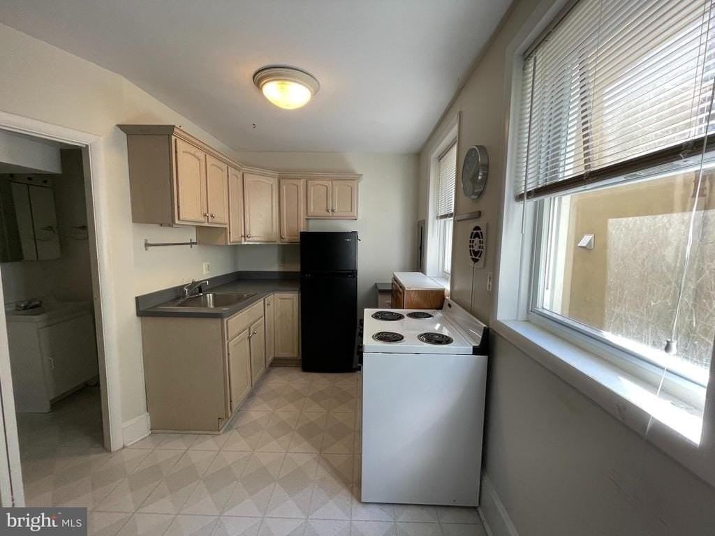 790 S Front St - Photo 3 of 7