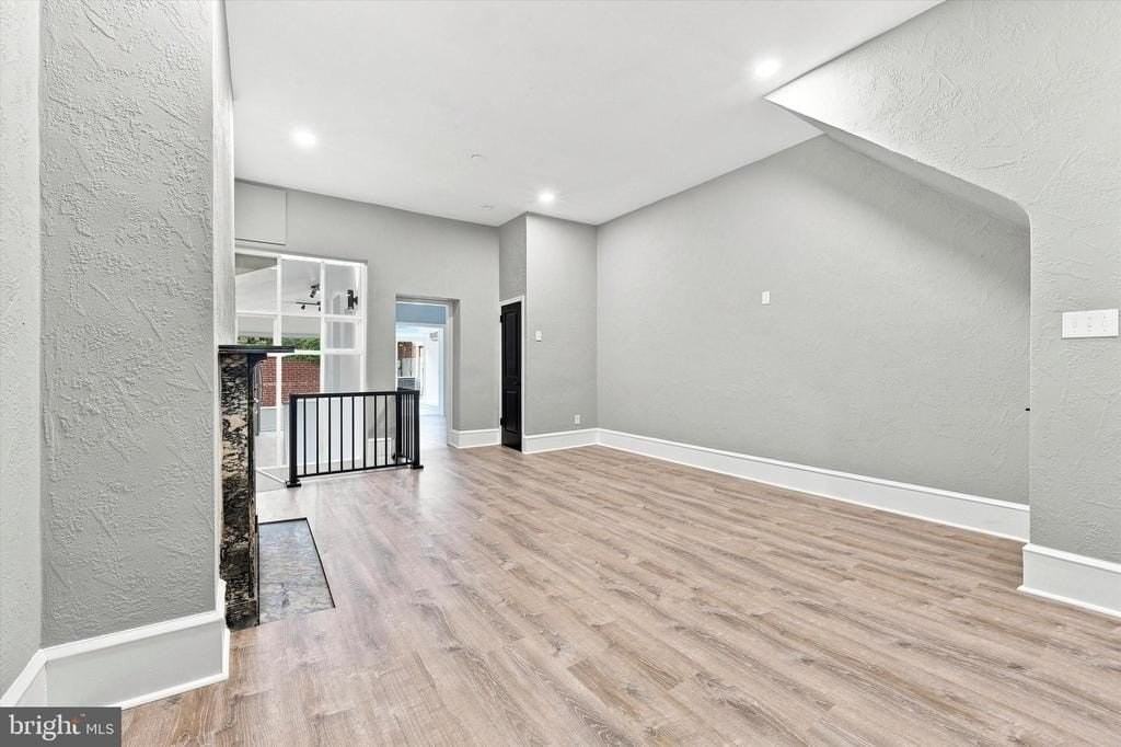 520 Spruce St - Photo 5 of 26