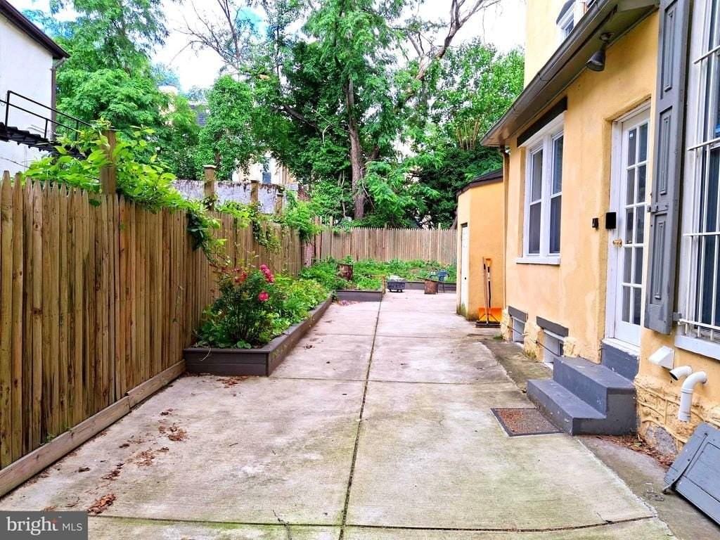 317 N 33rd St - Photo 3 of 21