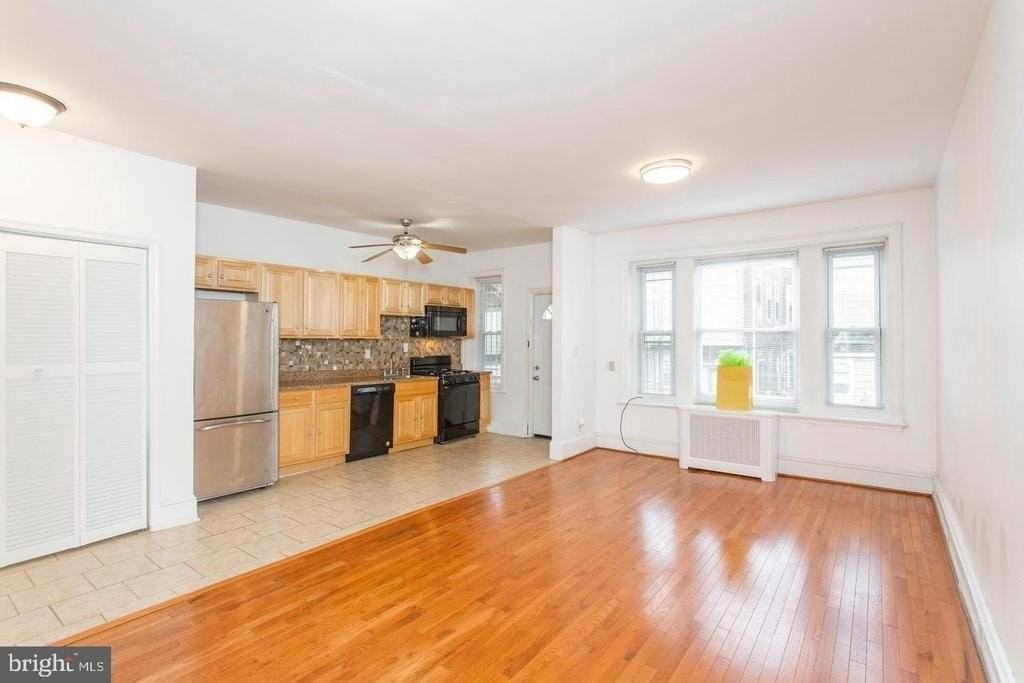 4628 Sansom St - Photo 5 of 16