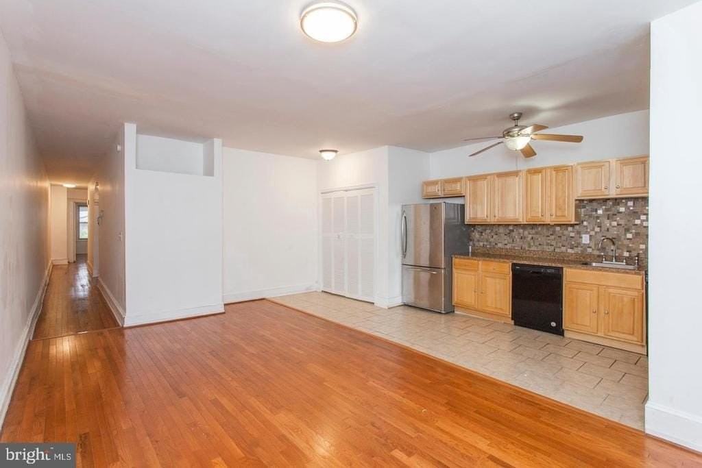 4628 Sansom St - Photo 7 of 16