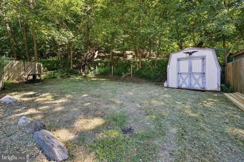 153 Parker Ave - Photo 4 of 25