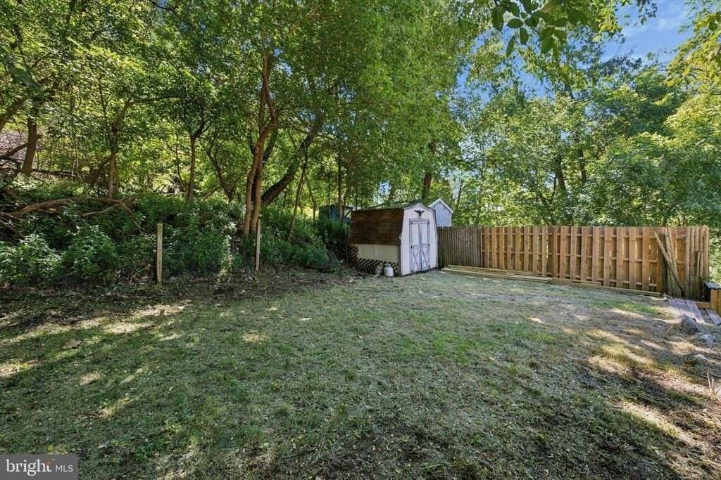 153 Parker Ave - Photo 5 of 25