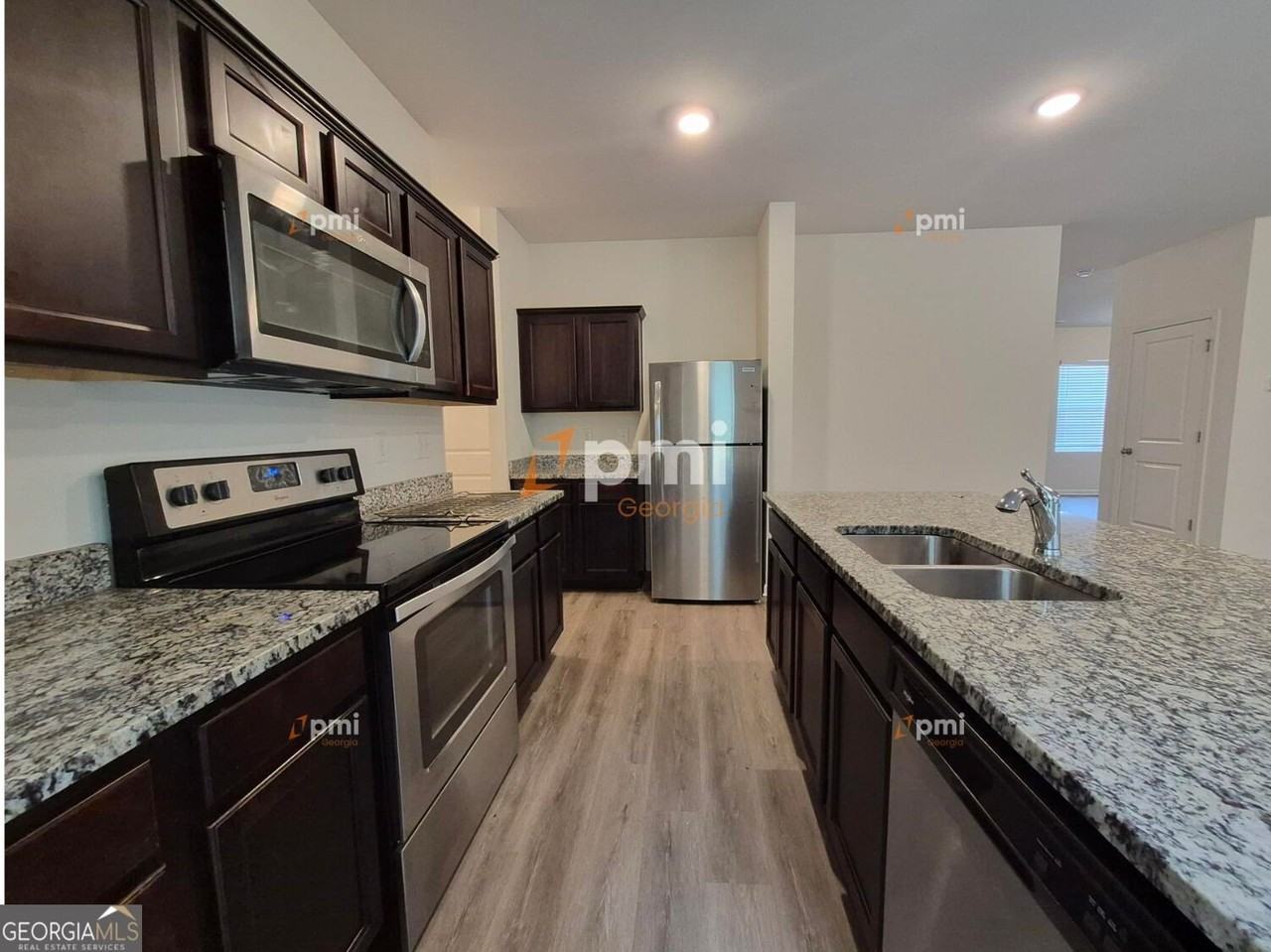 1081 Coldwater Dr - Photo 2 of 21