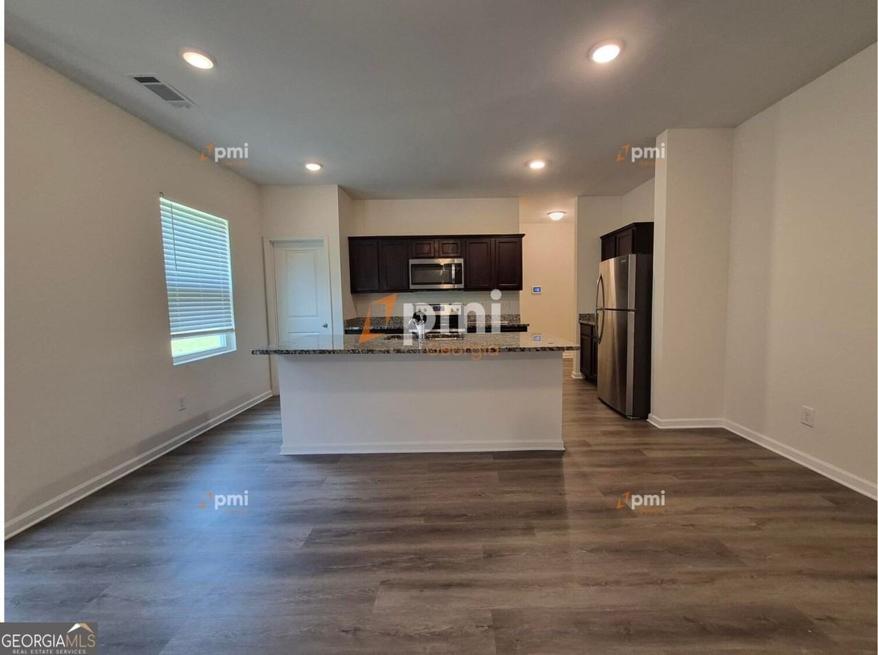 1081 Coldwater Dr - Photo 3 of 21