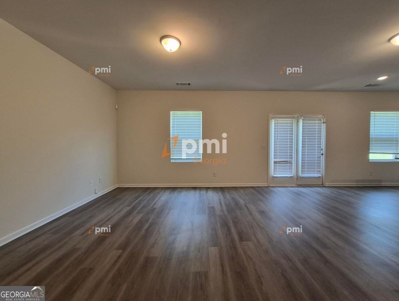 1081 Coldwater Dr - Photo 5 of 21