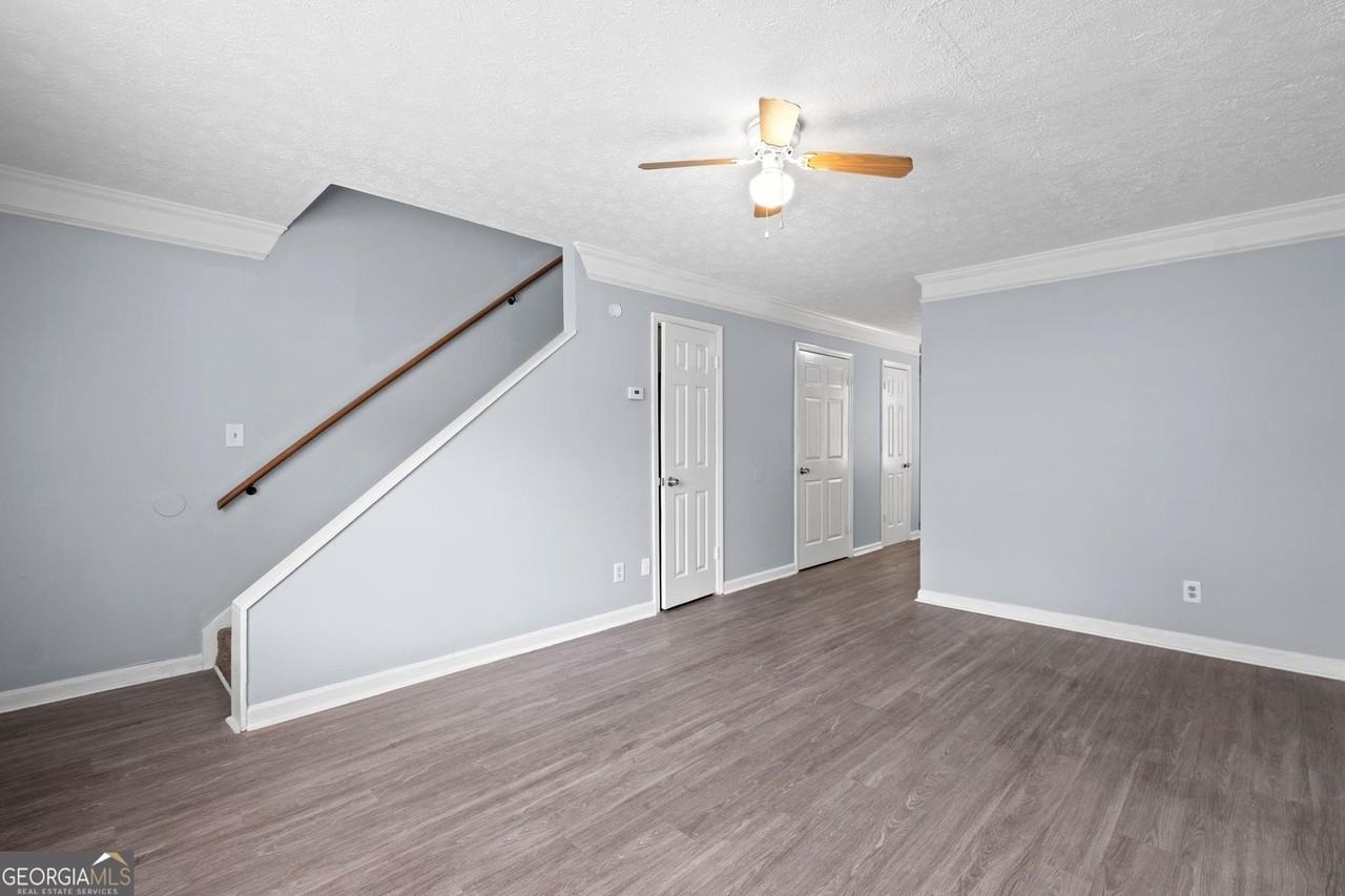 358 N 19th St #E - Photo 5 of 19