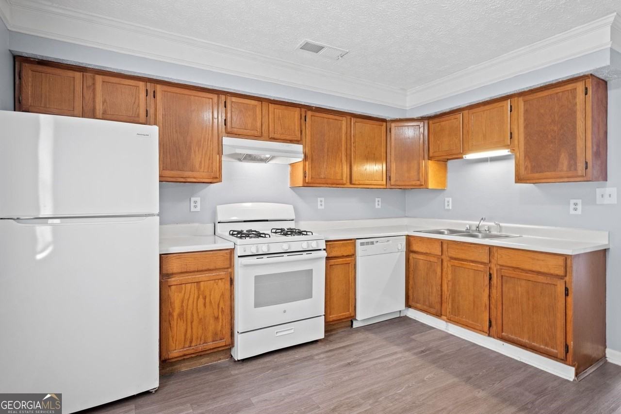 358 N 19th St #E - Photo 7 of 19