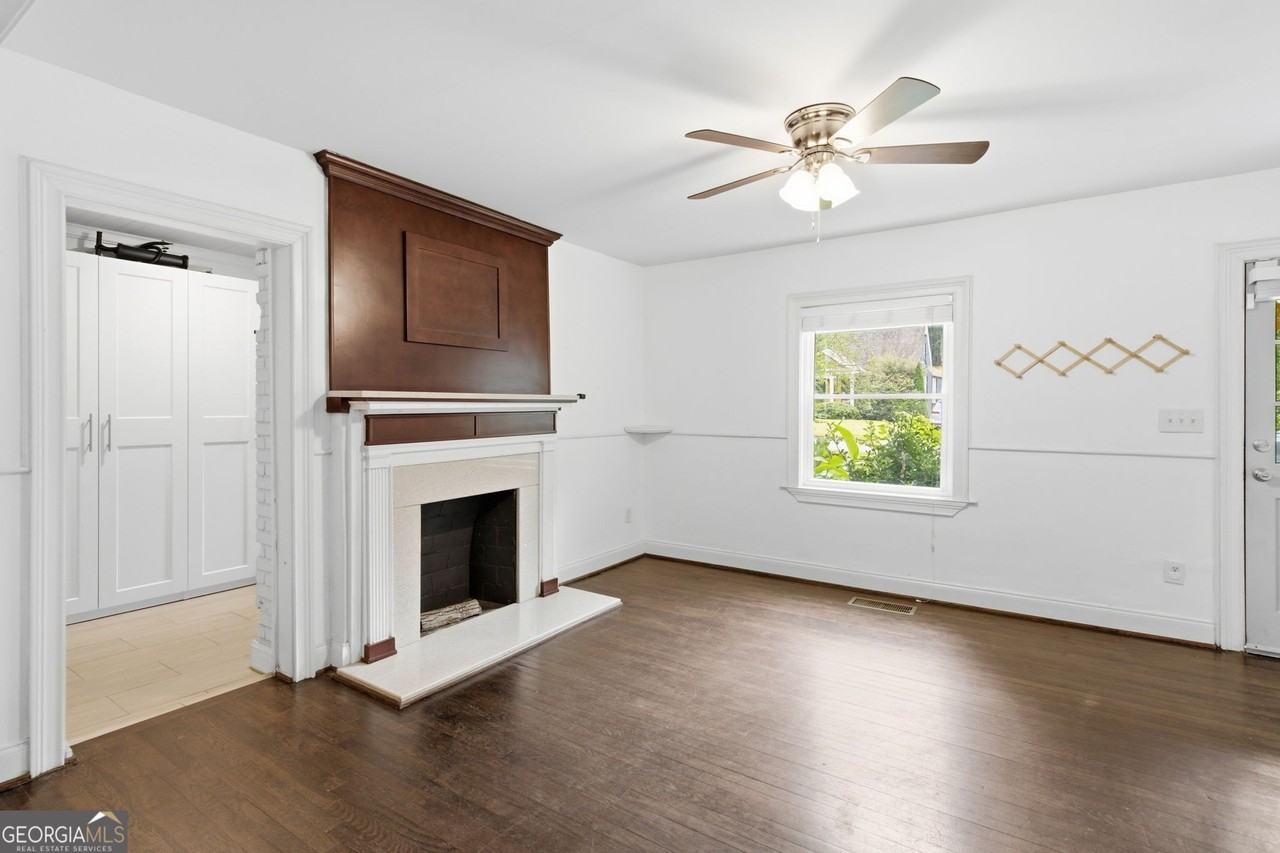 1669 Emerald Ave Sw - Photo 5 of 29