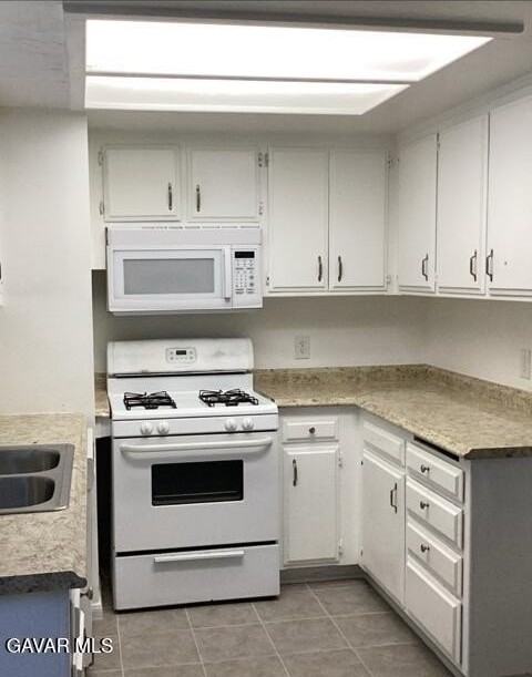 4128 W Avenue L #G - Photo 4 of 10